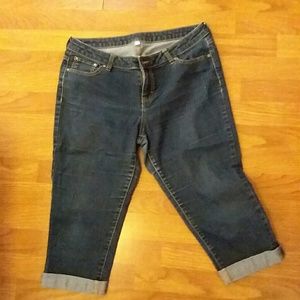 Donated! Woman's Capri Jeans Jennifer Lopez.